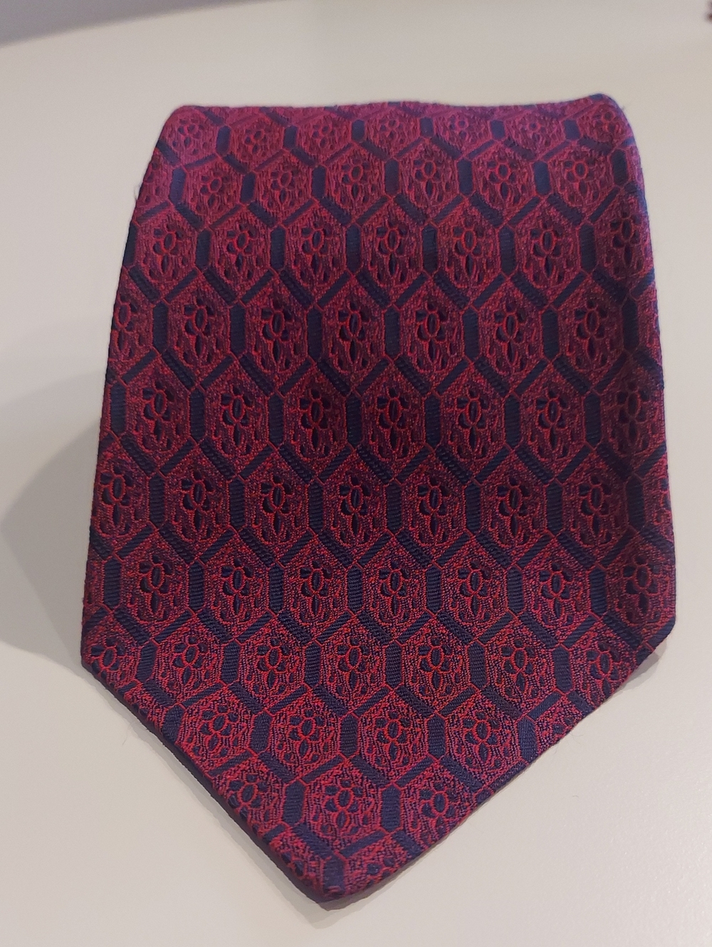 Vintage Resilio Men's Silk Tie in Burgundy and Navy